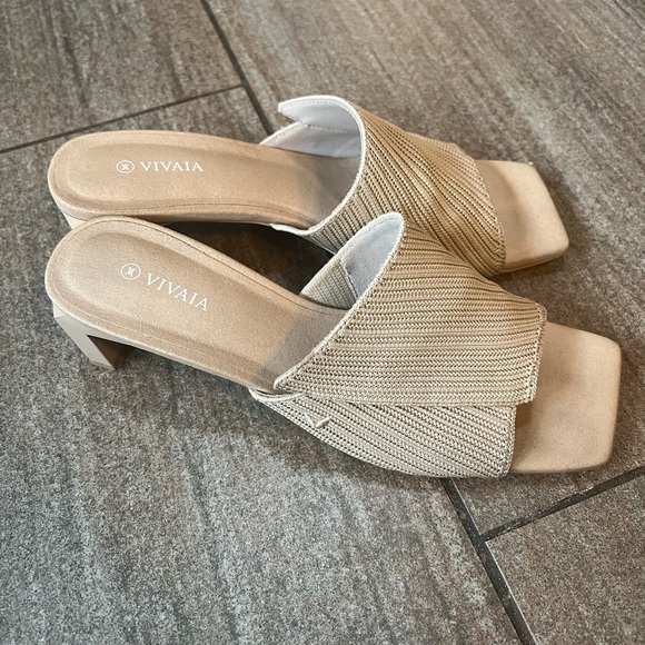 Square-Toe Slides - Picture 6 of 9